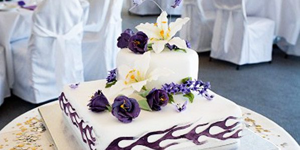 blue-flames-wedding-cake-5947302